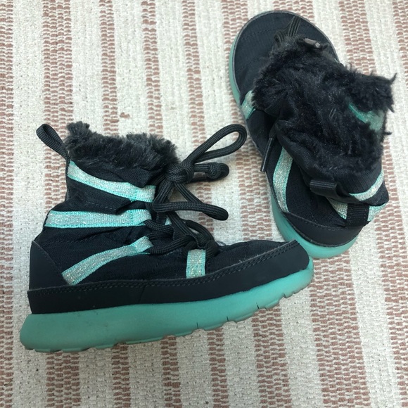 | Nike | Roshe One Hi SE. Size 8. - Picture 7 of 7